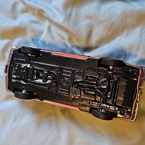 Maisto 1968 Chevrolet Camaro - Picture 9 of 10